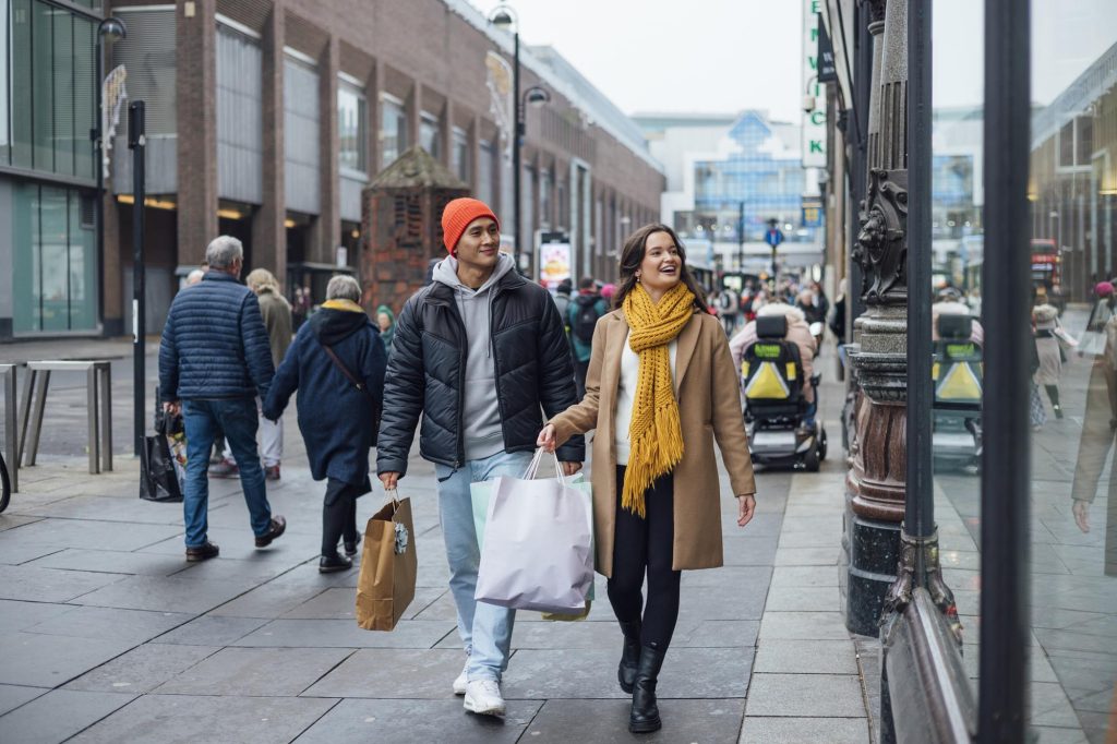 333726 ukhighstreetshoppers 395625