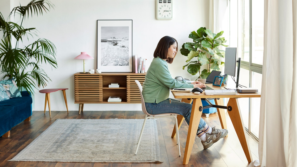 womanworkingfromhomewhitecurtains tcm27 100257